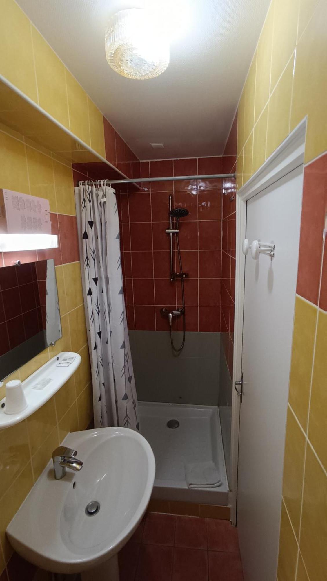 Hotel Le Pommeil Guéret Buitenkant foto