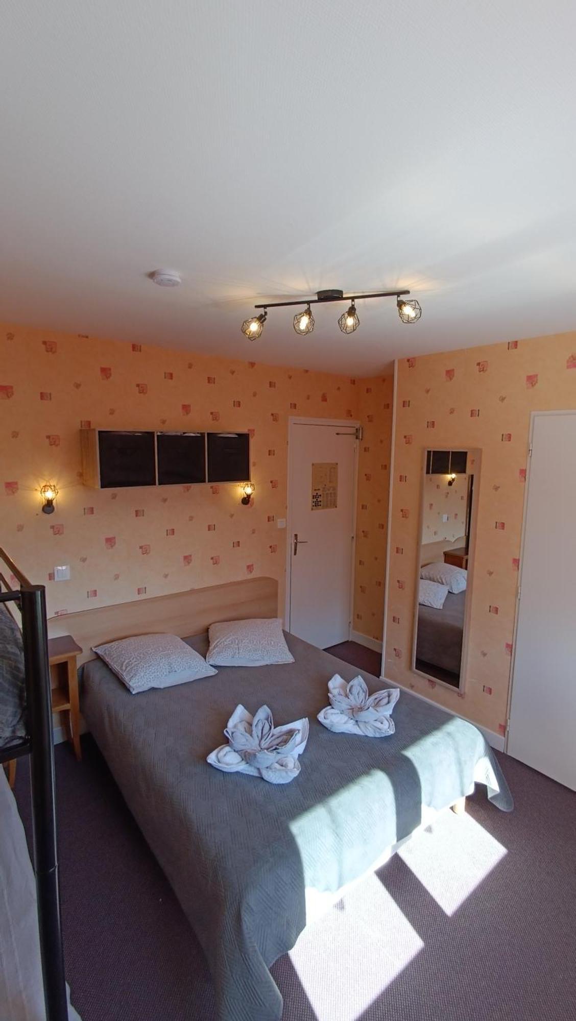 Hotel Le Pommeil Guéret Buitenkant foto