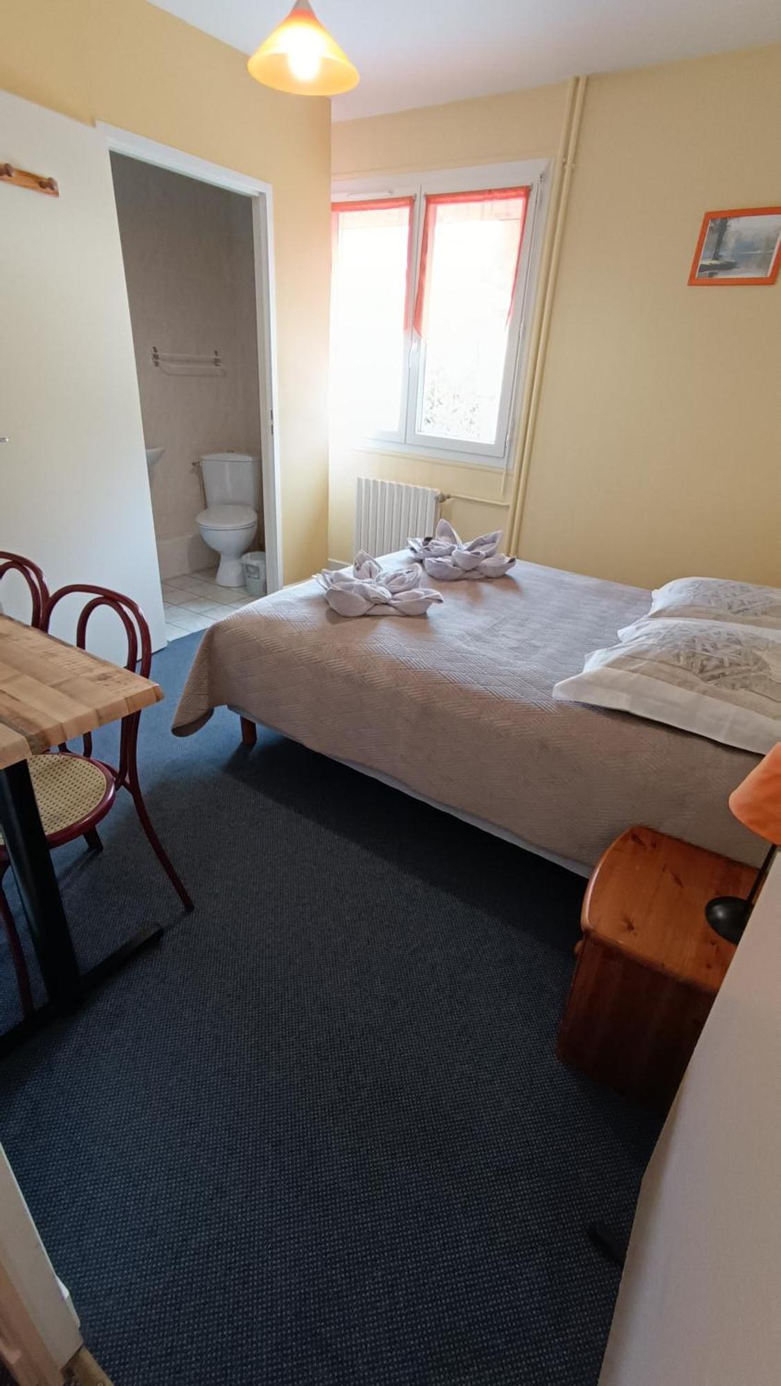 Hotel Le Pommeil Guéret Buitenkant foto