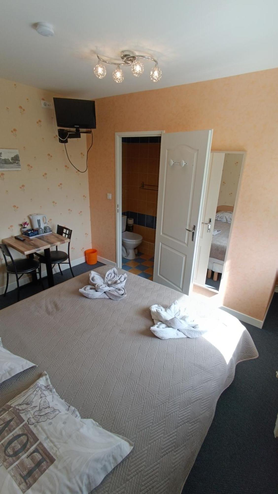 Hotel Le Pommeil Guéret Buitenkant foto